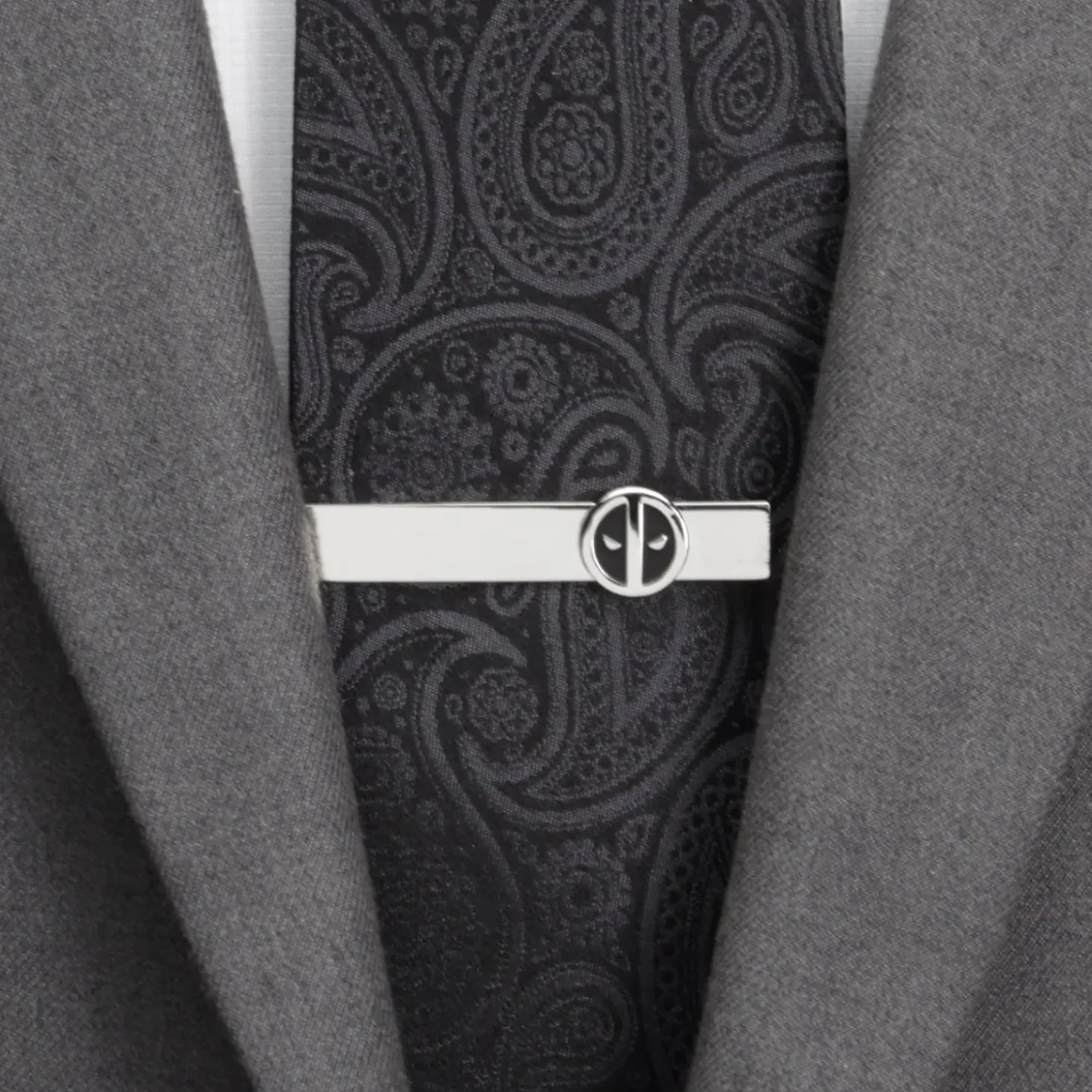 Marvel Deadpool Silver Mask Tie Bar