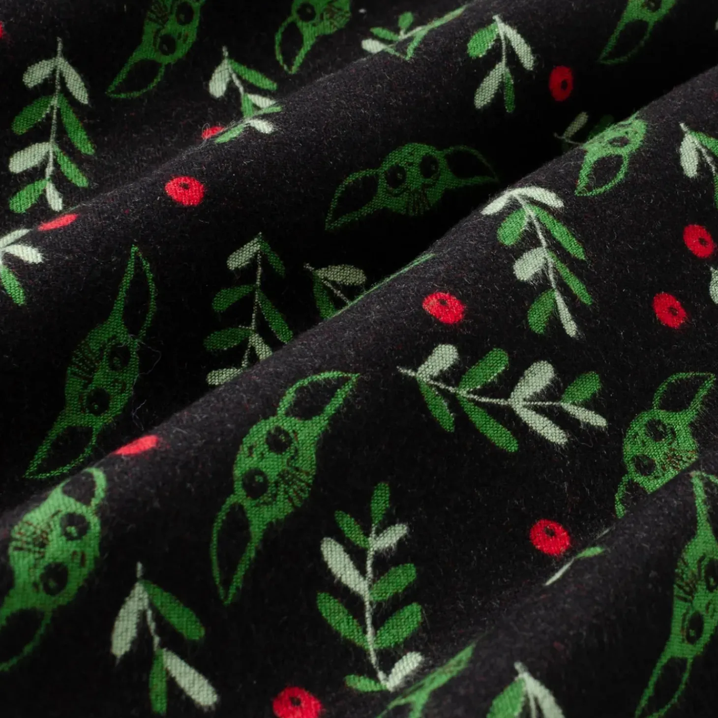 Star Wars Grogu Holiday Black Scarf